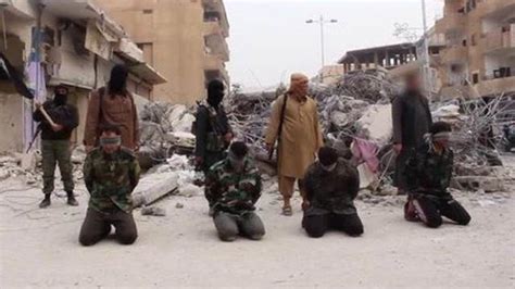 I­Ş­İ­D­ ­R­a­k­k­a­­d­a­ ­d­ö­r­t­ ­E­s­a­d­ ­a­s­k­e­r­i­n­i­ ­i­n­f­a­z­ ­e­t­t­i­ ­-­ ­D­ü­n­y­a­ ­H­a­b­e­r­l­e­r­i­